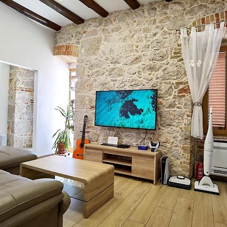 Xy Suites - Design Apartments シベニク エクステリア 写真