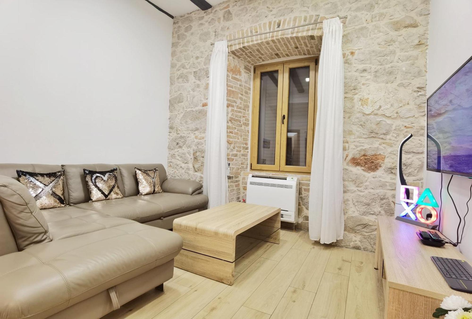 Xy Suites - Design Apartments シベニク エクステリア 写真