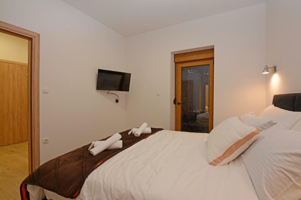 Xy Suites - Design Apartments シベニク エクステリア 写真